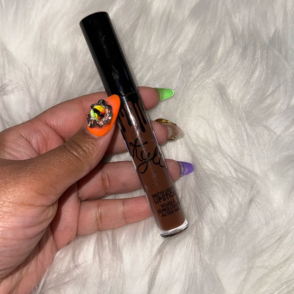 Kylie true brown k lipstick